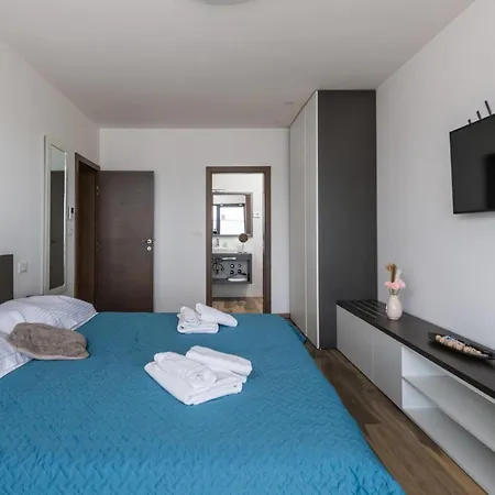 Vikendica Emma Mit 5 Schlafzimmern Und Beheiztem Pool By Interhome *