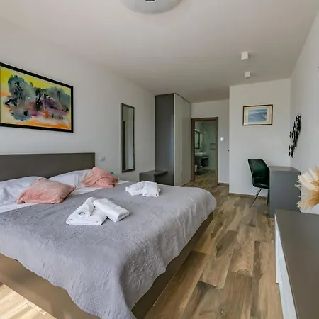 Ferienhaus Emma Mit 5 Schlafzimmern Und Beheiztem Pool By Interhome Juršići