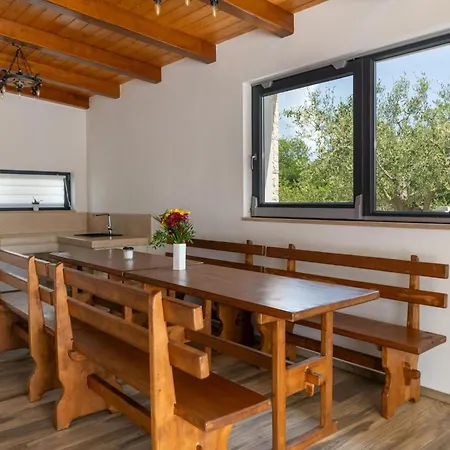 Ferienhaus Emma Mit 5 Schlafzimmern Und Beheiztem Pool By Interhome *