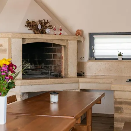 Emma Mit 5 Schlafzimmern Und Beheiztem Pool By Interhome