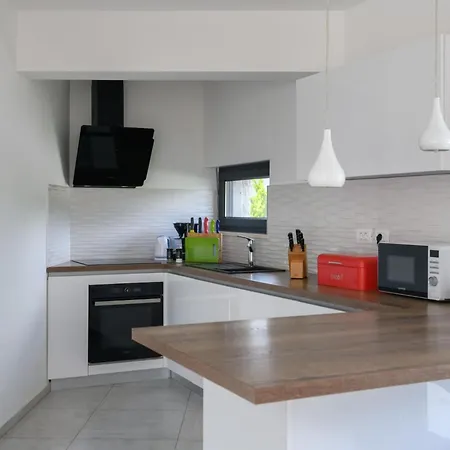 Emma Mit 5 Schlafzimmern Und Beheiztem Pool By Interhome Ferienhaus Juršići