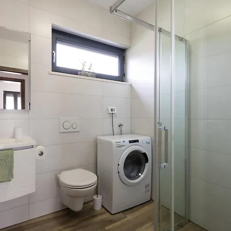 Vikendica Emma Mit 5 Schlafzimmern Und Beheiztem Pool By Interhome Jursici