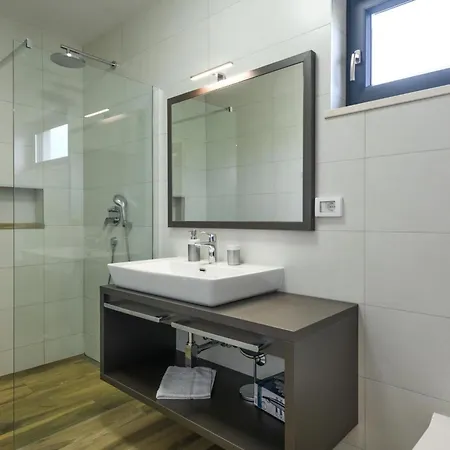 Ferienhaus Emma Mit 5 Schlafzimmern Und Beheiztem Pool By Interhome *
