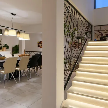 Emma Mit 5 Schlafzimmern Und Beheiztem Pool By Interhome *
