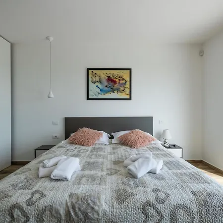 Emma Mit 5 Schlafzimmern Und Beheiztem Pool By Interhome * Juršići