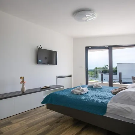 Emma Mit 5 Schlafzimmern Und Beheiztem Pool By Interhome Juršići