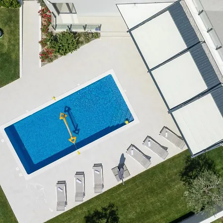 Vikendica Emma Mit 5 Schlafzimmern Und Beheiztem Pool By Interhome